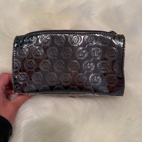 Michael Kors Makeup Bag - Picture 1 of 2